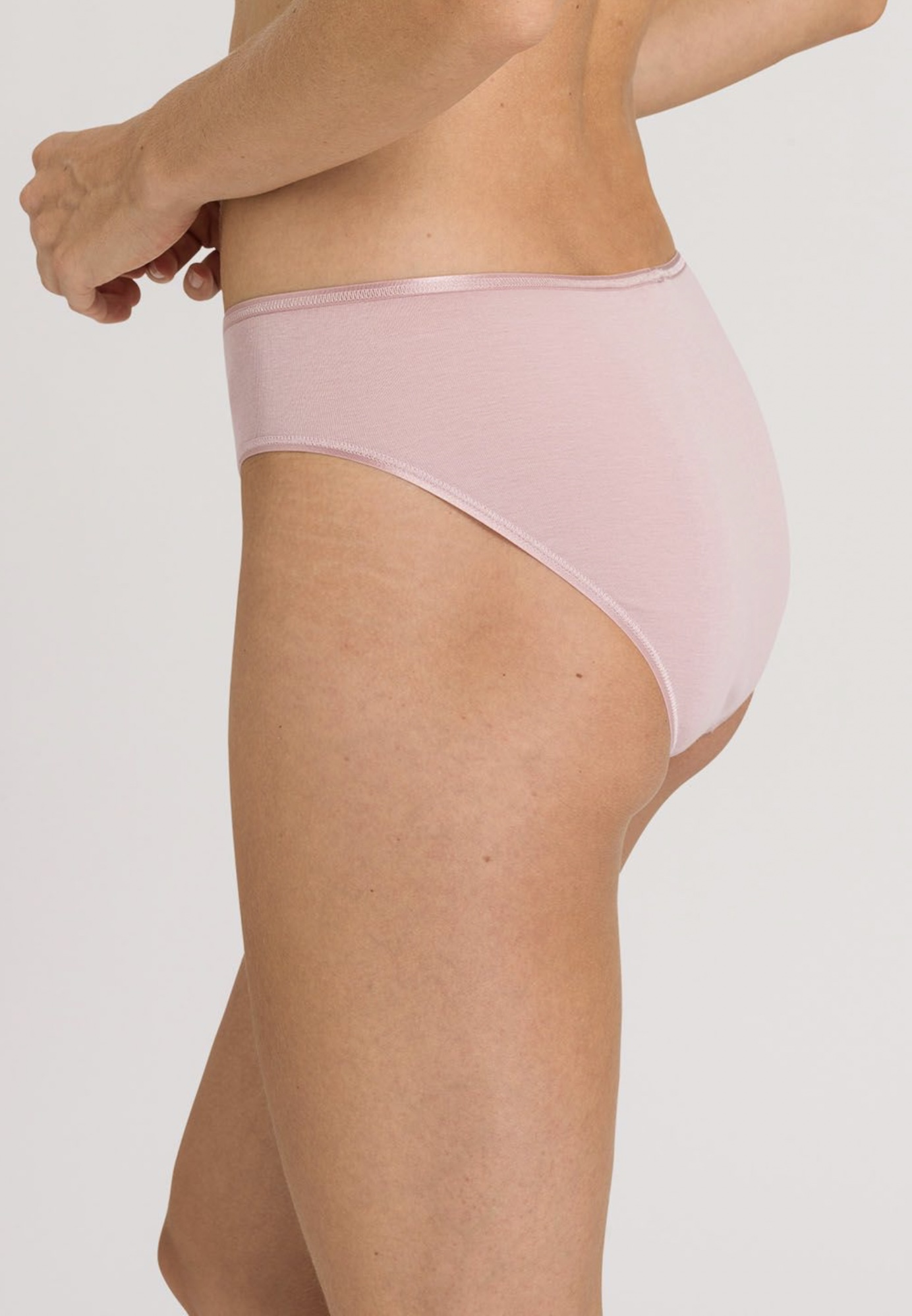 Hanro Cotton Seamless Midi Slip pale pink