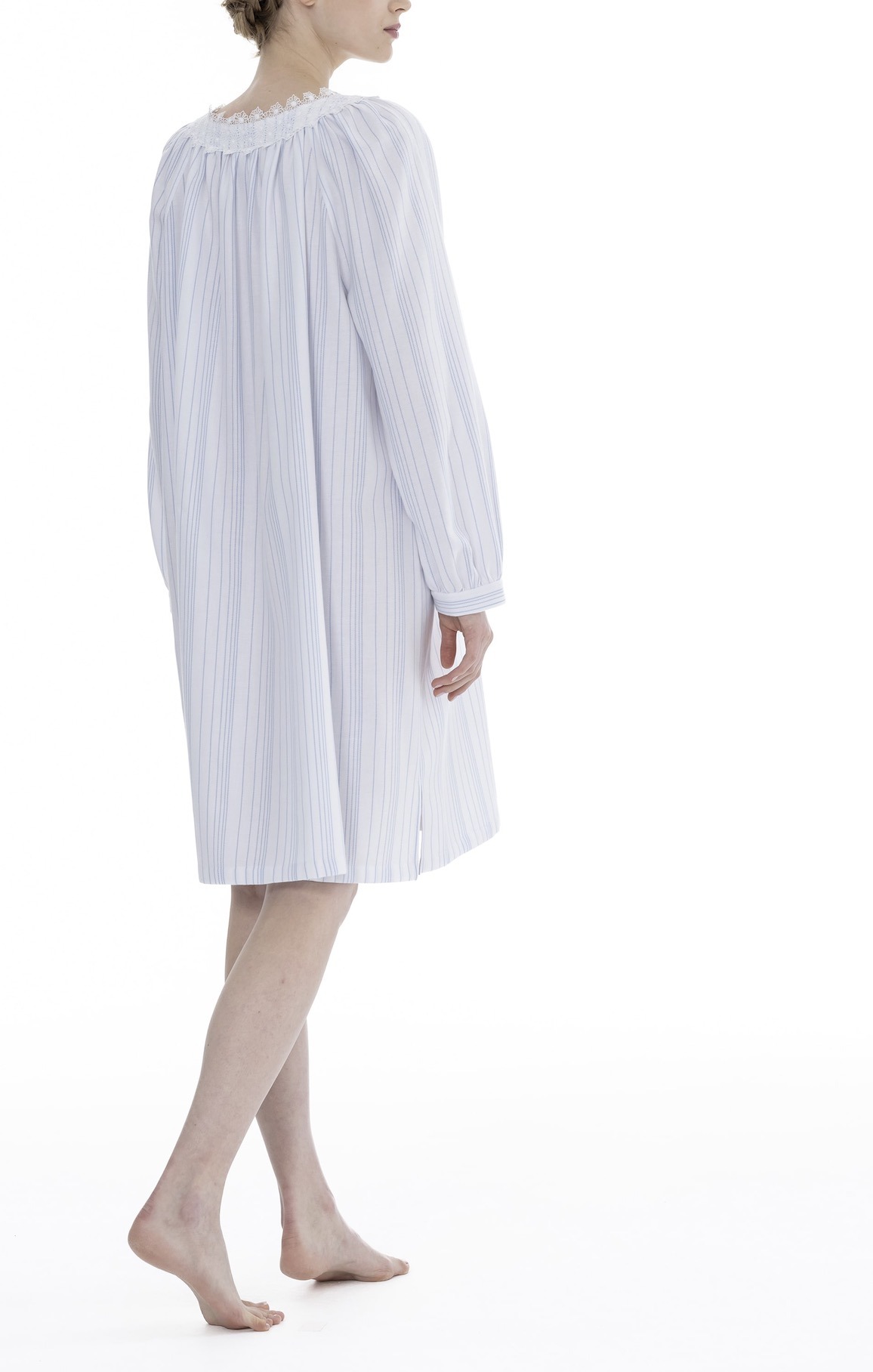 Celestine Nachthemd Bea mit V-Ausschnitt ciel/weiss – Bild 2