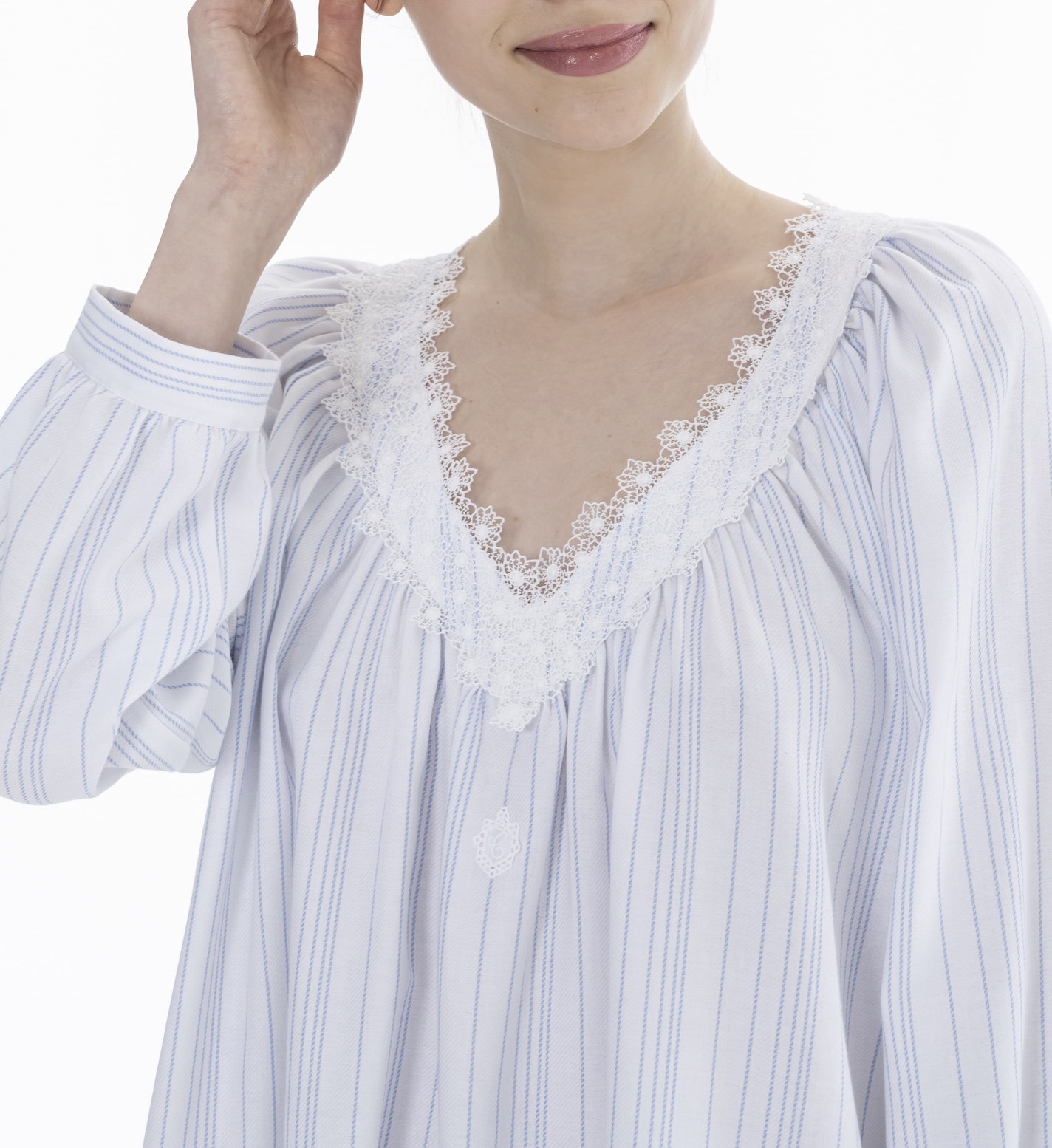 Celestine Nachthemd Bea mit V-Ausschnitt ciel/weiss – Bild 3