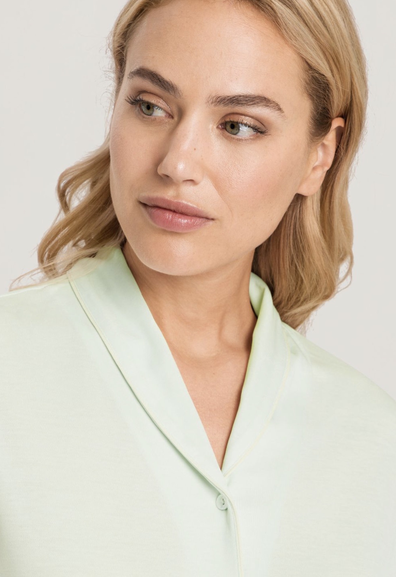 Hanro kurzes Pyjama-Set Natural Comfort green tea – Bild 3