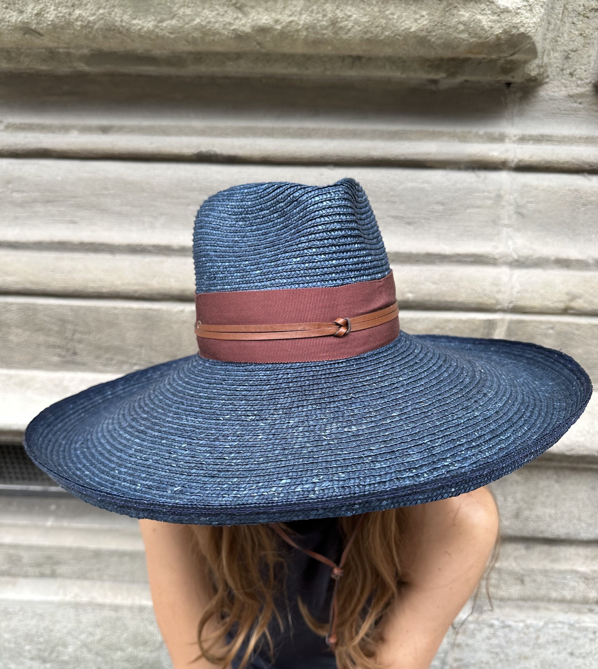 Lola Hats Hut Camargo navy/chocolate