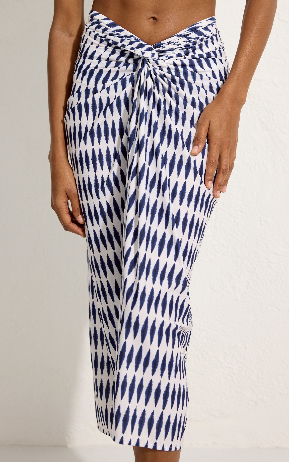 Alternative view of Lenny Niemeyer Knot Sarong formentera