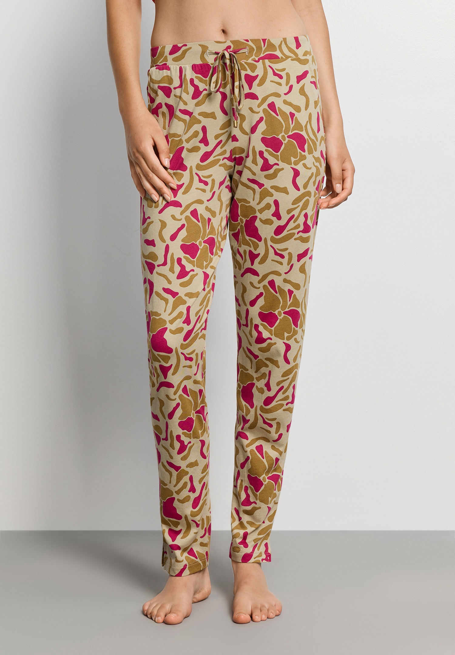 Hanro Hose lang Sleep and Lounge illustrated petals