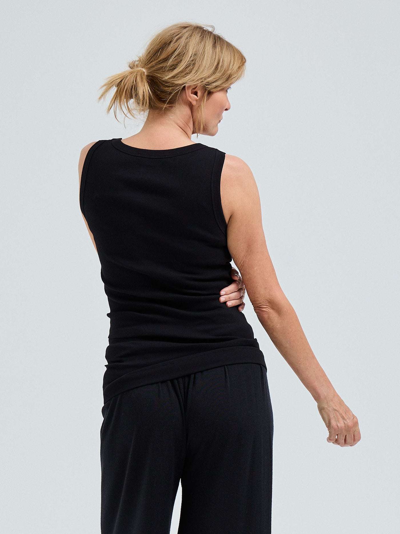 Alternative view of Seamless Basic Tank Top black