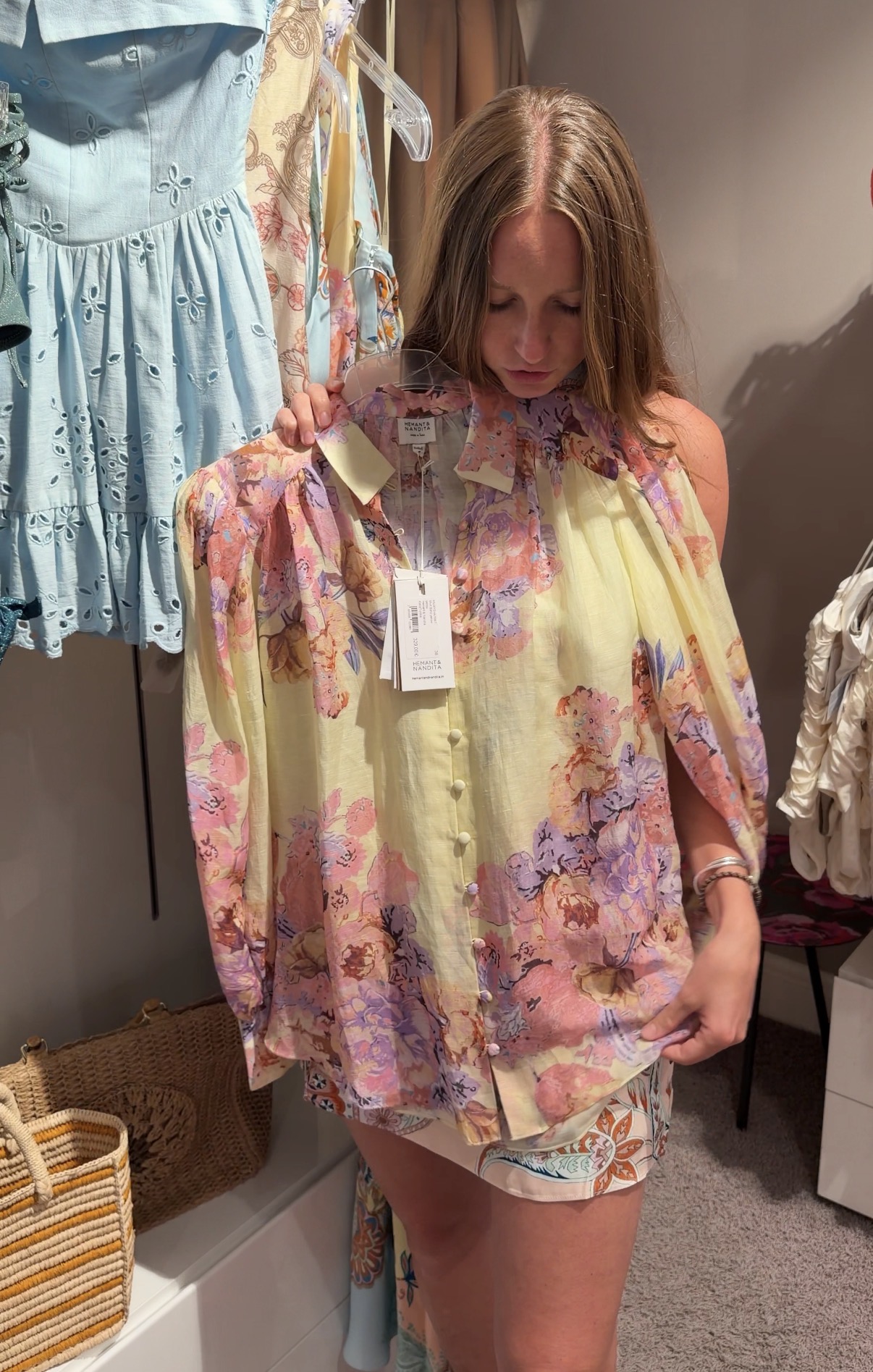 Alternative view of Hemant and Nandita Blouse Kysha flowers yellow