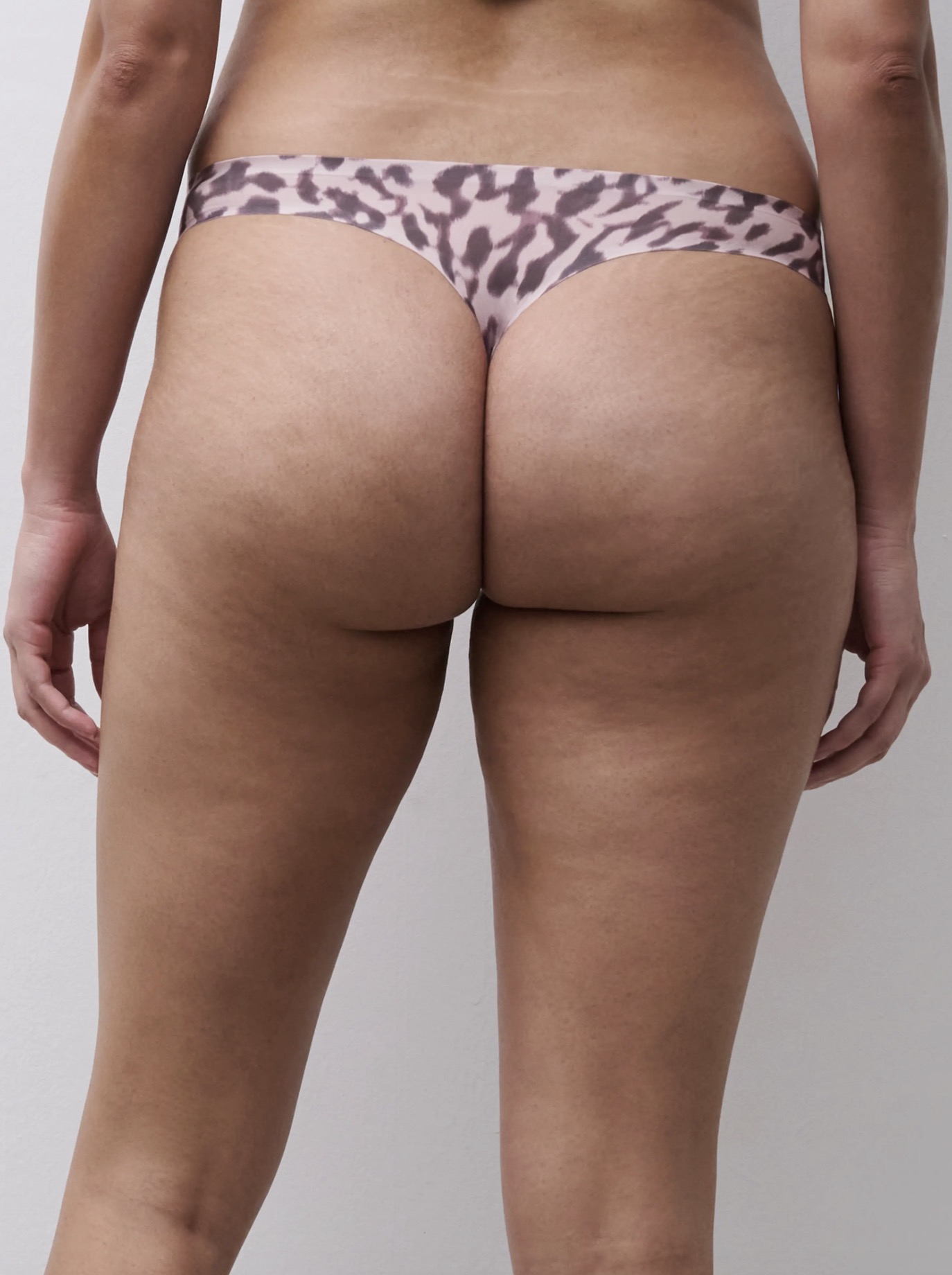 Alternative view of Chantelle String Softstretch blurry panther